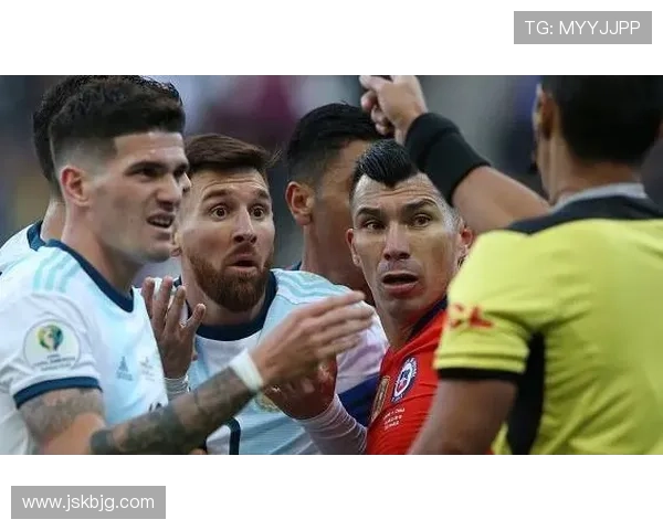 智利队高压逼抢 智利队高压逼抢